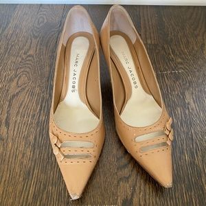 Marc Jacobs nude kitten heel sandals in size 6